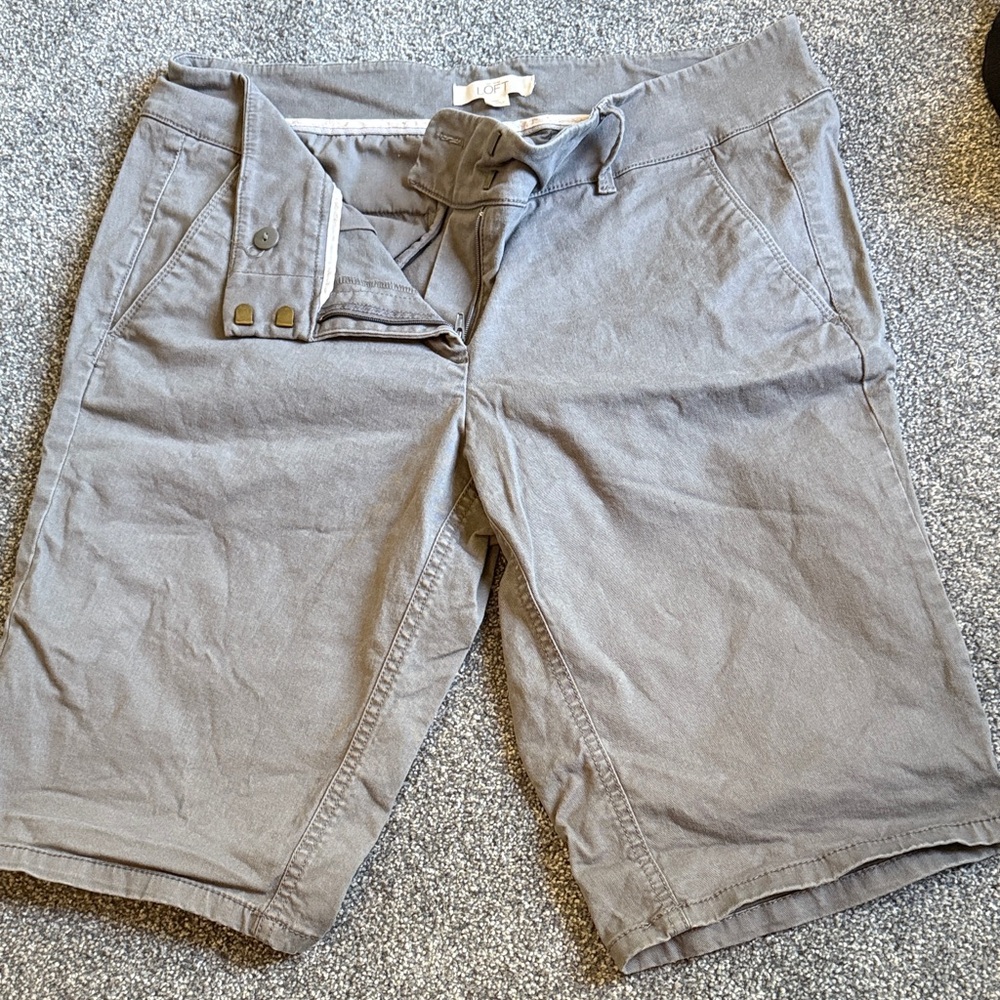 LOFT women’s Flat Front Gray Shorts